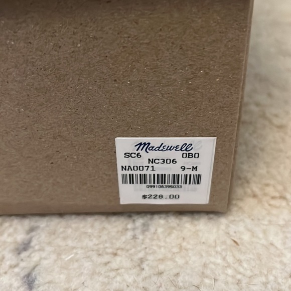 Madewell pull on Chelsea boot in suede - Picture 10 of 10